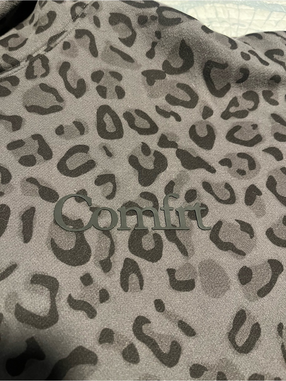 Brand new never worn comfrt minimalist hoodie . XL Black leopard - Picture 2 of 4